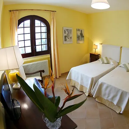 La Pomelia Bed & Breakfast